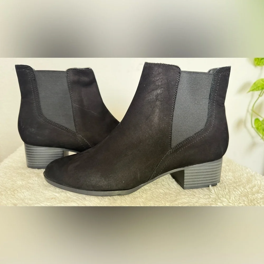 ALEX MARIE Black ankle Suede Leather Booties – Size 8